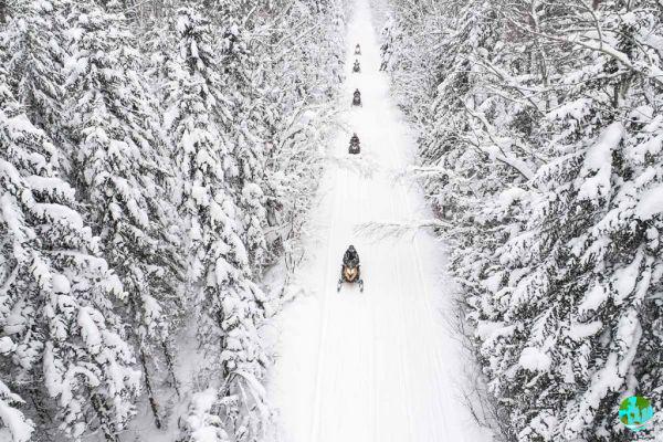 8 lugares para andar de moto de neve em Quebec