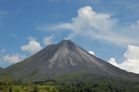 Excursión de un día al volcán Arenal y las aguas termales de Tabacón desde San José