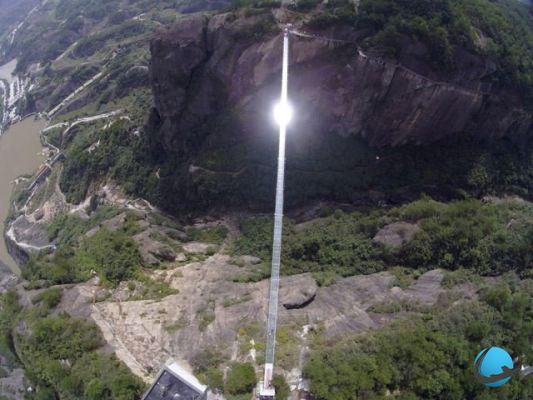 El puente de cristal más largo del mundo está en China