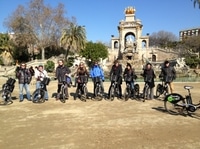 Tour en bicicleta eléctrica por Barcelona: descubre los barrios de Montjuic, Gaudí o Bobo