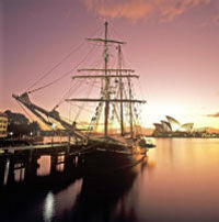 Crucero al atardecer y cena en el puerto de Sydney Vintage Sailing