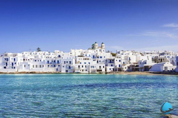 Discover the Cyclades through 6 islands (from Mykonos to Santorini)
