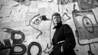 Recorrido a pie de medio día en grupos pequeños por Berlín: David Bowie y el fin del mundo con un guía historiador