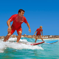 Clases de surf en la playa Bondi de Sídney