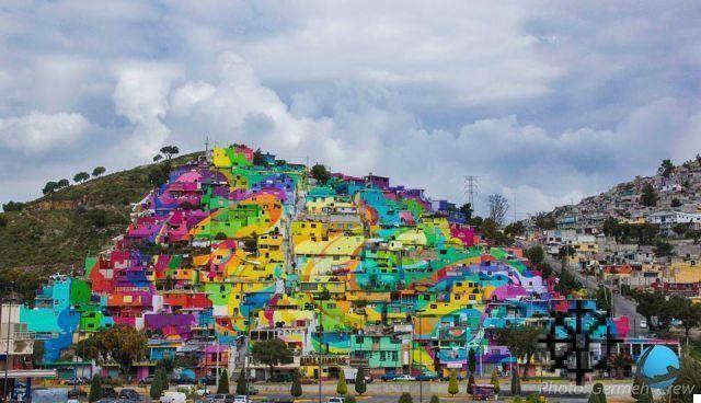 Giant graffiti transforms a Mexican favela