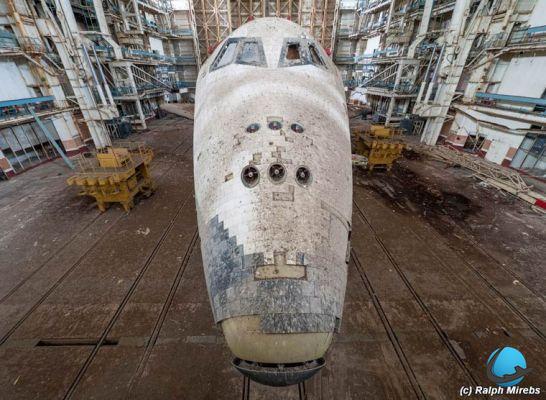 10 foto inquietanti di un cosmodromo abbandonato in Kazakistan