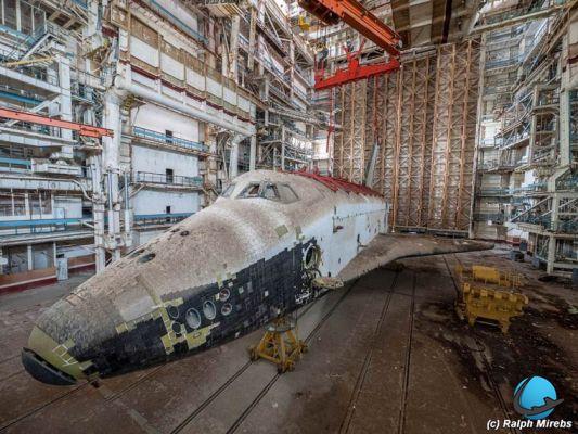 10 foto inquietanti di un cosmodromo abbandonato in Kazakistan
