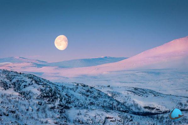 Discover the fabulous landscapes of Lapland in winter, and its northern lights