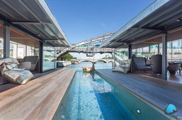 A floating hotel opens its doors in Paris