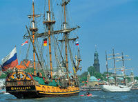 Hamburg Group Essential: Hop-on Hop-off Tour, Cruise and Alster Lake Tour