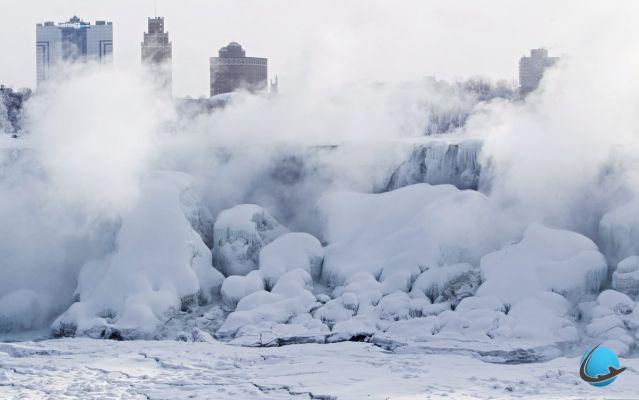 Niagara Falls turned into ice falls