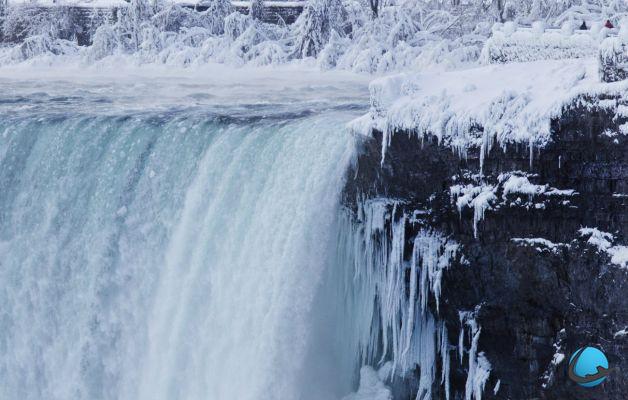 Niagara Falls turned into ice falls