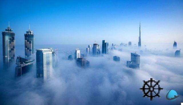 Foto inquietanti di Dubai tra le nuvole