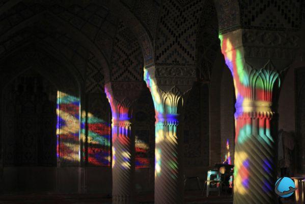 Experimente los increíbles colores de la mezquita Nasir ol Molk