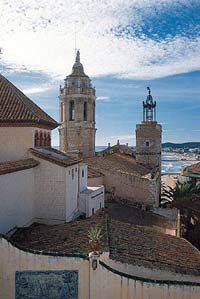 Full-Day Private Tour to Sitges and Torres Bodegas