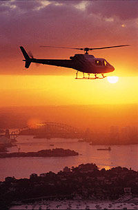 Passeio de helicóptero em Sydney após o anoitecer