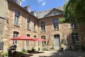Where to sleep in Dinan? Neighborhoods and good places to stay