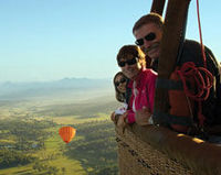 Flight over the Côte d'Or or Brisbane in a hot air balloon, with champagne breakfast